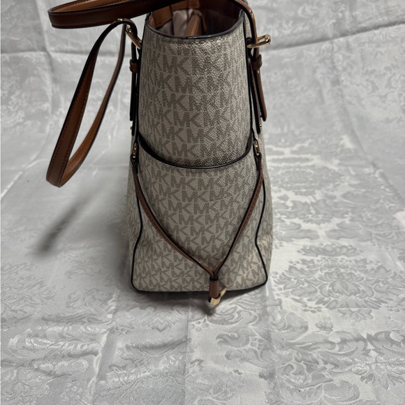 Michael Kors Voyager Signature Vanilla and Brown Tote - Picture 2 of 9